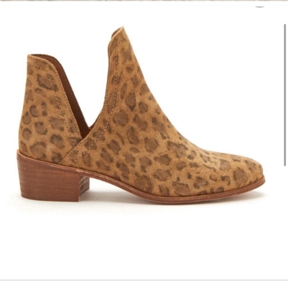 Matisse real suede New in box cutout booties - Picture 2 of 7